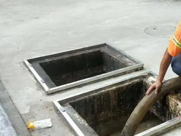 郊区化粪池清理