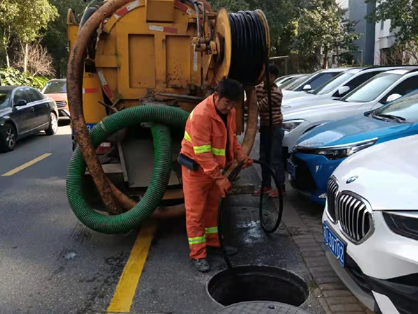 郊区排污管道清淤