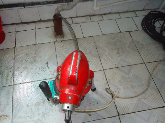 郊区下水道疏通